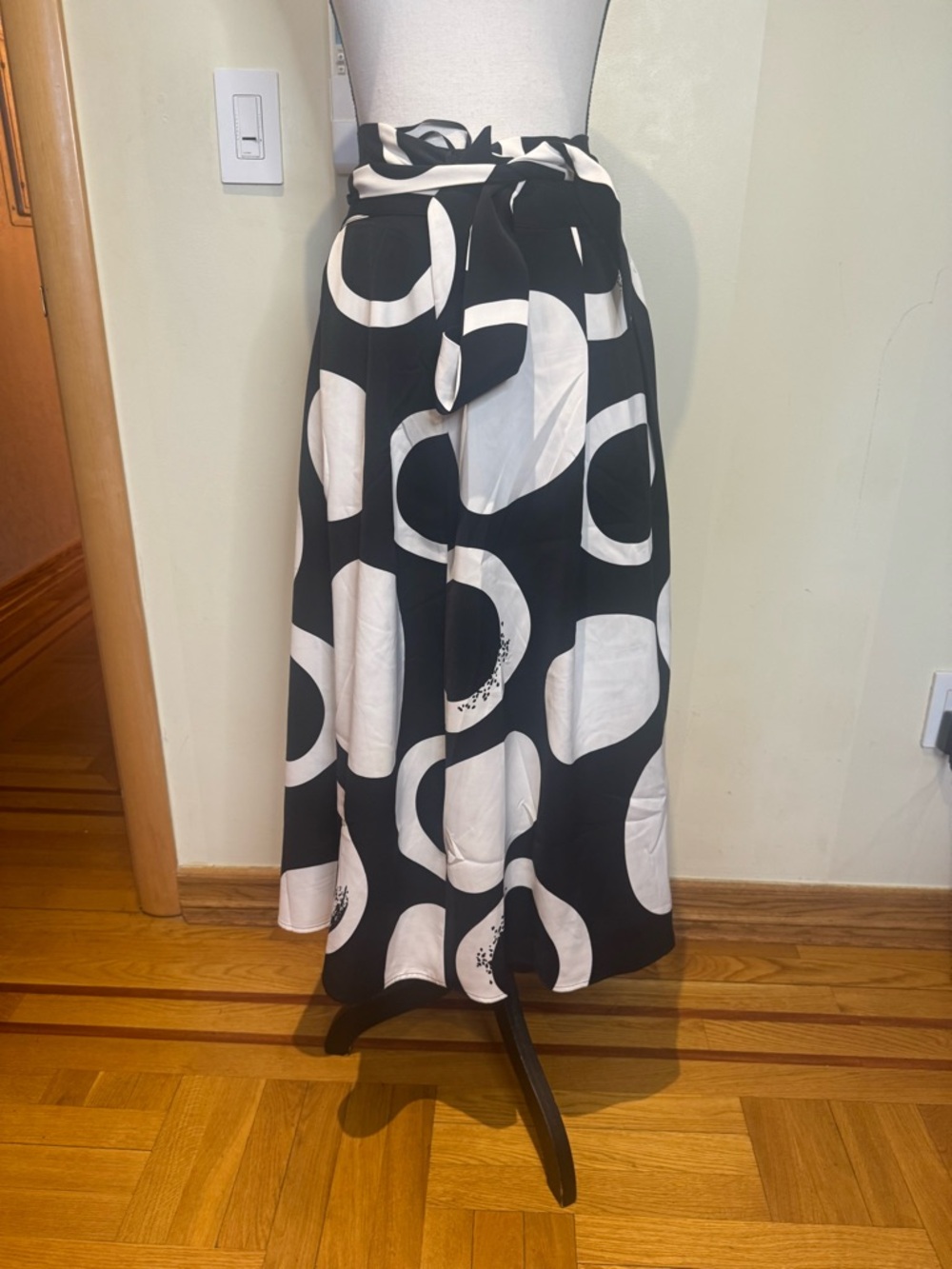 Garcia Monochrome Abstract Wrap Skirt with Tie Waist Sz L - Picture 2 of 13
